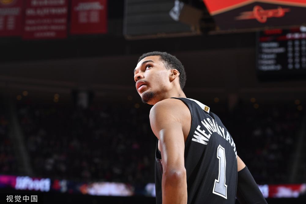 她所在的球 她所在的球